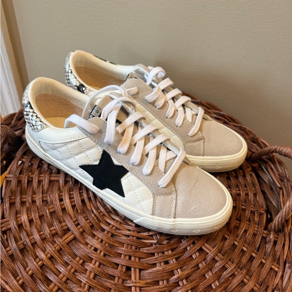 Vintage Havana Beige and Black Star Sneakers - Picture 2 of 5